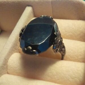 VERY ANTIQUE LADIES RING BLACK LAVE/ VOLCANIC ROCK OBSIDIAN SZ. 6 GUN METAL